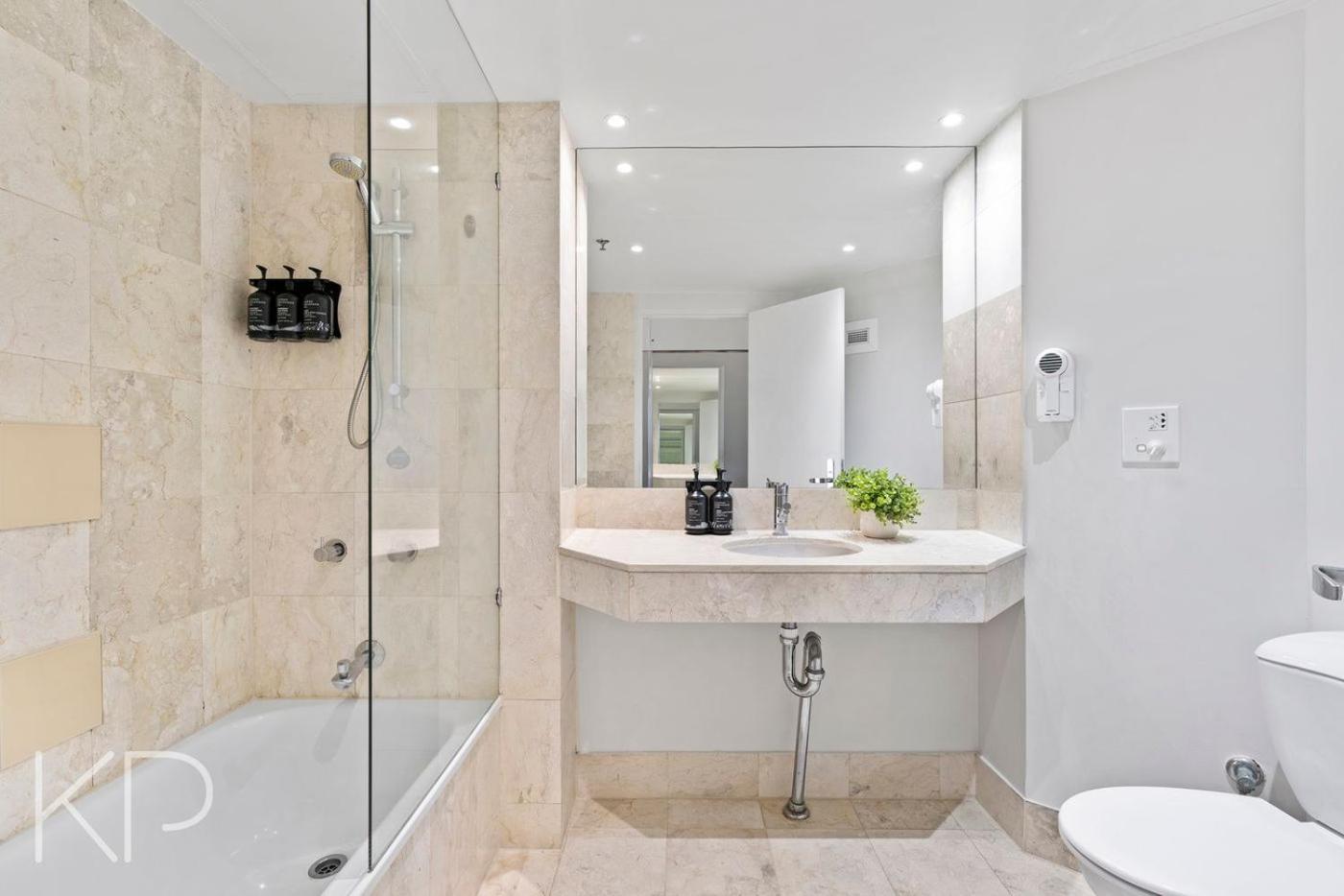Hotel Apartments On 22 View Avenue, Surfers Paradise غولد كوست المظهر الخارجي الصورة